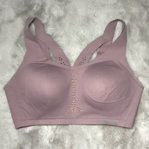 Victoria’s Secret Angel Max sports bra 36D